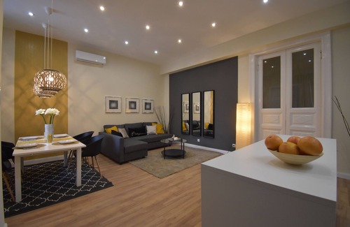 Nepszinhaz negyed Condominio | Hermosa central de 4 dormitorios / 4 baños