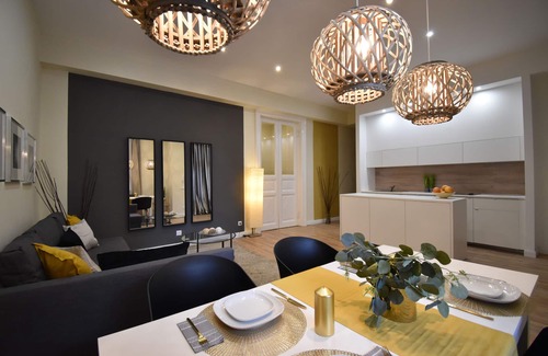 Nepszinhaz negyed Condominio | Hermosa central de 4 dormitorios / 4 baños