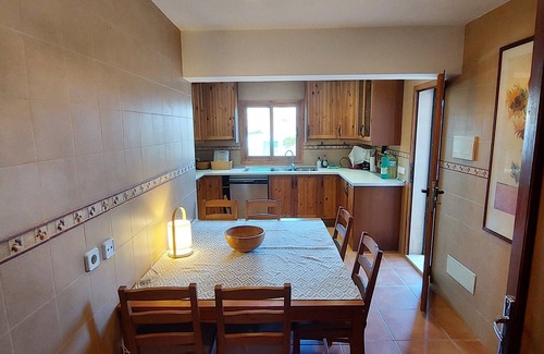 Cala Llombards Chalet De Esquí | Hermoso chalet para 6-7 personas. con gr. Jardín, WiFi, piscina, clima, cerca del mar.