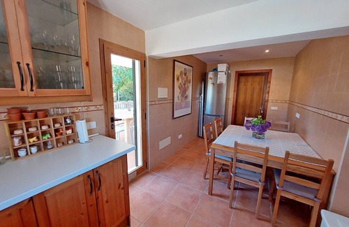 Cala Llombards Chalet De Esquí | Hermoso chalet para 6-7 personas. con gr. Jardín, WiFi, piscina, clima, cerca del mar.