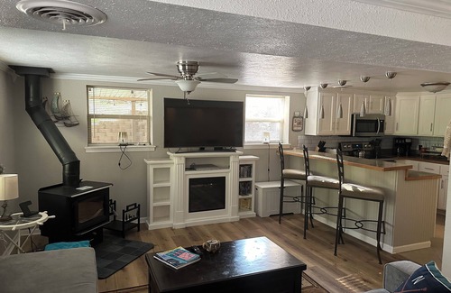 Lake of the Ozarks Chalet De Esquí | Beautiful chalet with lake access and close to entertainment! Bring the family!