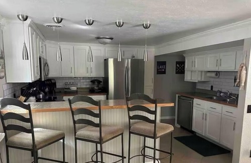Lake of the Ozarks Chalet De Esquí | Beautiful chalet with lake access and close to entertainment! Bring the family!