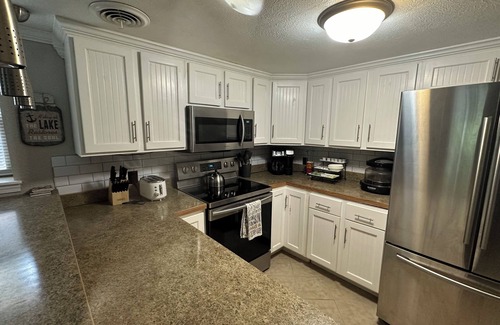 Lake of the Ozarks Chalet De Esquí | Beautiful chalet with lake access and close to entertainment! Bring the family!