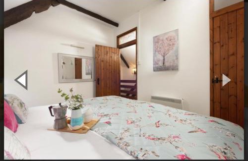 Lanhydrock Casa | Beautiful Character Cottage - with Hot Tub