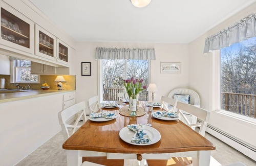 South Chatham Casa | Beautiful Chatham, Sun Sand & Surf. 8/10 mile to beaches ,pet friendly home