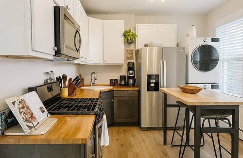Chicago Apartamento | Beautiful Chicago 2BD 1BA, minutes from Downtown!