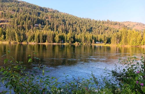 Clark Fork Alquiler De RV | Beautiful Clark Fork Riverside RV site
