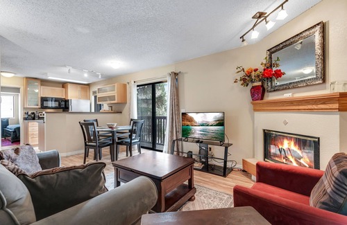 Greenwood Village Condominio | Limpio, tranquilo hermoso condominio! Situado en el centro de DTC