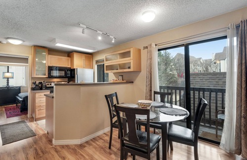 Greenwood Village Condominio | Limpio, tranquilo hermoso condominio! Situado en el centro de DTC