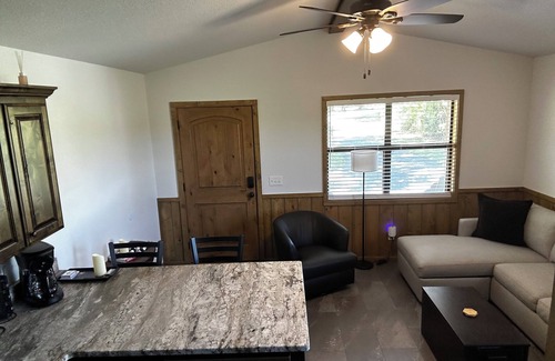 New Boston Cabina | Beautiful, clean & cozy White House Cabin #3 near New Boston Texas