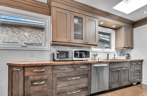 Erin Mills Casa | Beautiful clean single detached home, 3brm with king bed and 4pc ensuite,