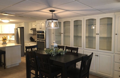 Clear Lake Casa | Hermosa Clear Lake 4 dormitorios casa frente al lago en Fremont, Indiana!