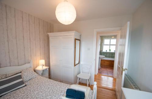 Tullaghan Casa | Beautiful coastal house at the Drowes Rivermouth