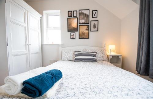 Tullaghan Casa | Beautiful coastal house at the Drowes Rivermouth