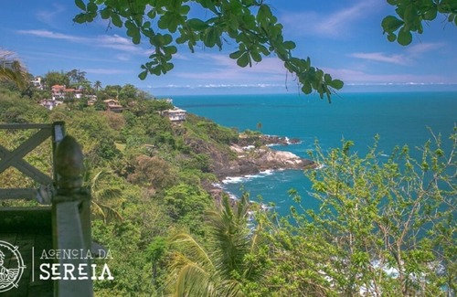 Praia de Borrifos Casa | Beautiful coastline overlooking Alcatrazes Island