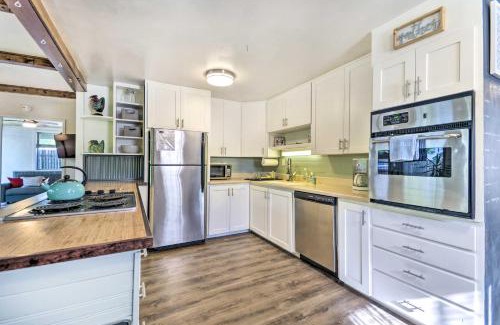 Cody Casa | Beautiful Cody Abode with Grill - Walk to Downtown!