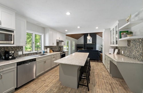 Saunderstown Casa | Beautiful Colonial Home in Saunderstown, RI