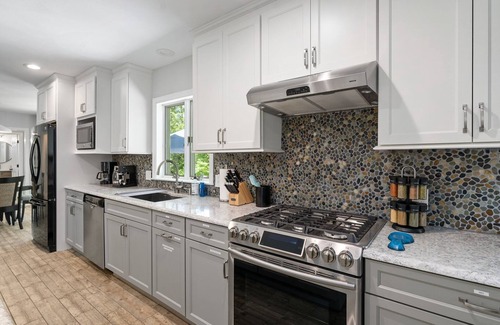 Saunderstown Casa | Beautiful Colonial Home in Saunderstown, RI