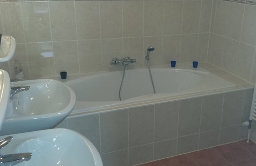 Tiszafured Casa | Hermosa casa de vacaciones independiente y confortable para 6 personas en Tiszafüred