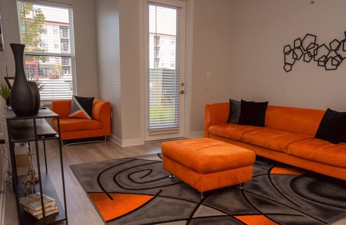St. Peters Condominio | Beautiful & Comfortable1b/1ba Condo-+24 hr Gym +Onsite Pkng+Close to Stores
