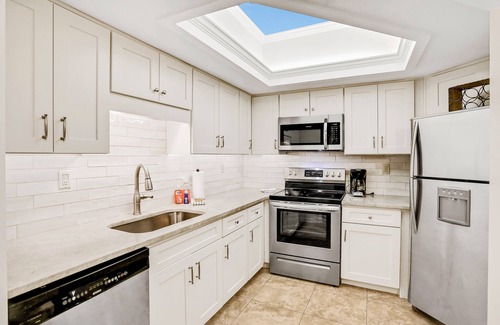 American Beach Condominio | Beautiful Condo with Gorgeous Ocean Views from Balcony + Shared Pool & Free WiFi
