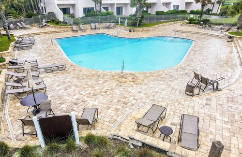 American Beach Condominio | Beautiful Condo with Gorgeous Ocean Views from Balcony + Shared Pool & Free WiFi