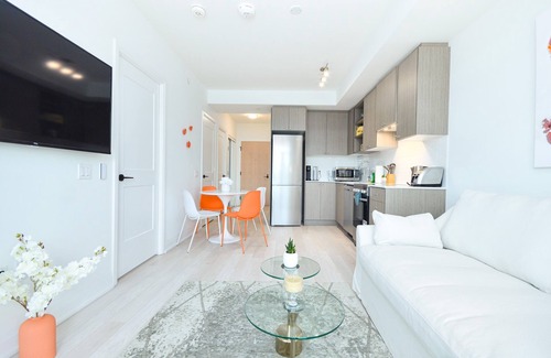 Downsview Condominio | Beautiful Condo 2 Bed 2 Bath Close to All Highways