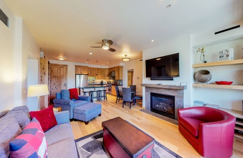 Elkhorn Village Condominio | Hermoso condominio con acceso a piscinas compartidas, jacuzzis y más, ¡cerca del esquí!