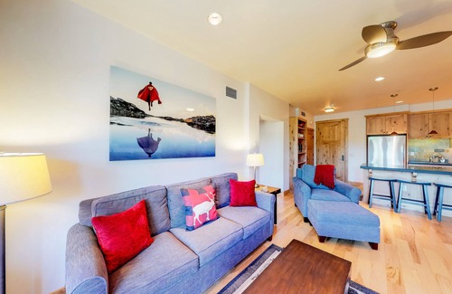 Elkhorn Village Condominio | Hermoso condominio con acceso a piscinas compartidas, jacuzzis y más, ¡cerca del esquí!