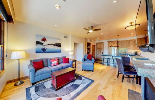 Elkhorn Village Condominio | Hermoso condominio con acceso a piscinas compartidas, jacuzzis y más, ¡cerca del esquí!