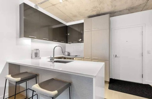 Cite Multimedia Apartamento | Beautiful Condo in Griffintown