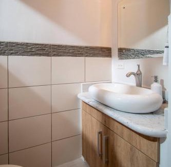 Escazú Casa | Beautiful Condo just steps from Avenida Escazu in an unbeatable location