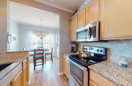Villages of Five Points Condominio | Beautiful condo near ocean with pool, fast WiFi, central AC & washer/dryer