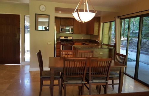 Santa Ana Heights Condominio | Beautiful condo on a golf course