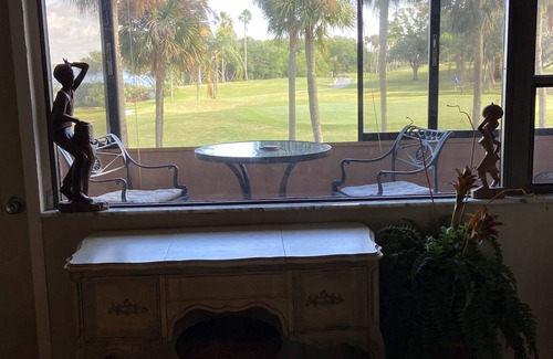 Cove Cay Condominio | Beautiful Condo Overlooking Tampa Bay and the 16th Green