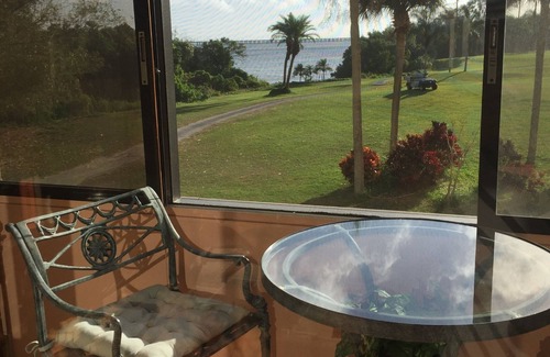 Cove Cay Condominio | Beautiful Condo Overlooking Tampa Bay and the 16th Green
