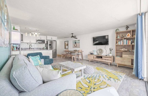 Punaluu Condominio | Beautiful Condo Right on the Beach
