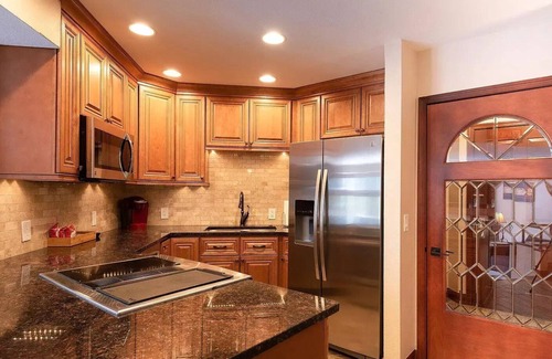 Old Town Casa | Beautiful Condo - Riverfront-Slopeside-Walk to Resort-On Bus Route