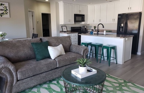 Mesquite Condominio | Beautiful Condo w/balcony and an additional game room, swimming pool and more!