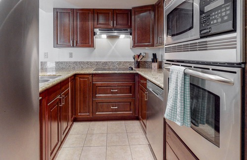 Baristo Condominio | Beautiful Condo w/ shared pools, less than a mile to downtown