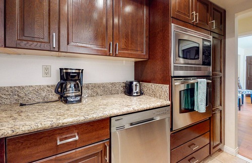 Baristo Condominio | Beautiful Condo w/ shared pools, less than a mile to downtown