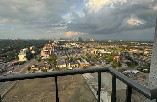 The Queensway Condominio | Beautiful Condo with Lake Ontario View