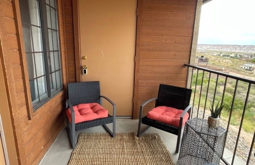Greenehaven Condominio | Beautiful Condo with Lake Powell and Lone Rock views!