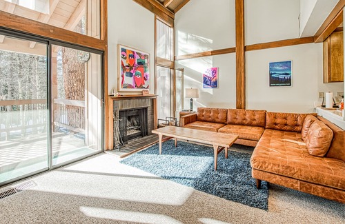 Lakeshore Condominio | Beautiful Condo with Shared Pool, Hot Tub, & Free WiFi
