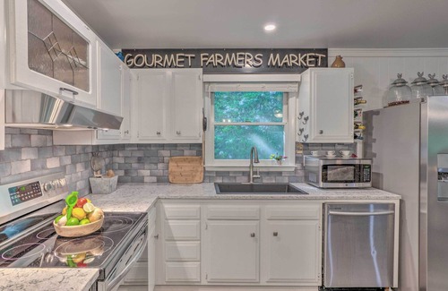 Brevard Casa | Beautiful Connestee Falls Home w/ Porch in Brevard