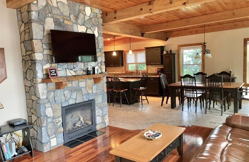 Shapleigh Casa | Beautiful contemporary 3 bedroom and 2.5 bath home on Square Pond.