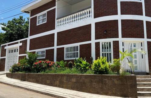 Metapan Casa | Beautiful, contemporary brick style home