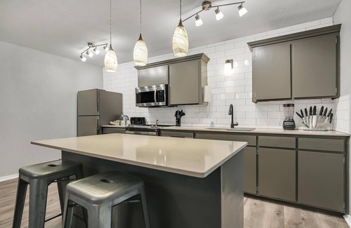 Lawton Apartamento | Beautiful Contemporary Suite #05