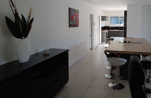 Medis Casa | Hermosa villa contemporánea con piscina climatizada.