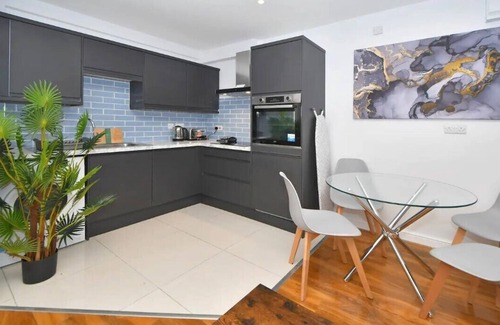 Burslem Apartamento | Beautiful contractor stay 1 bedroom Apt in Stoke-on-Trent. Wifi, Washer & TV